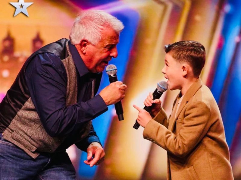 Frankie Johns duets on TV with his grandson Lucciano Mortimore